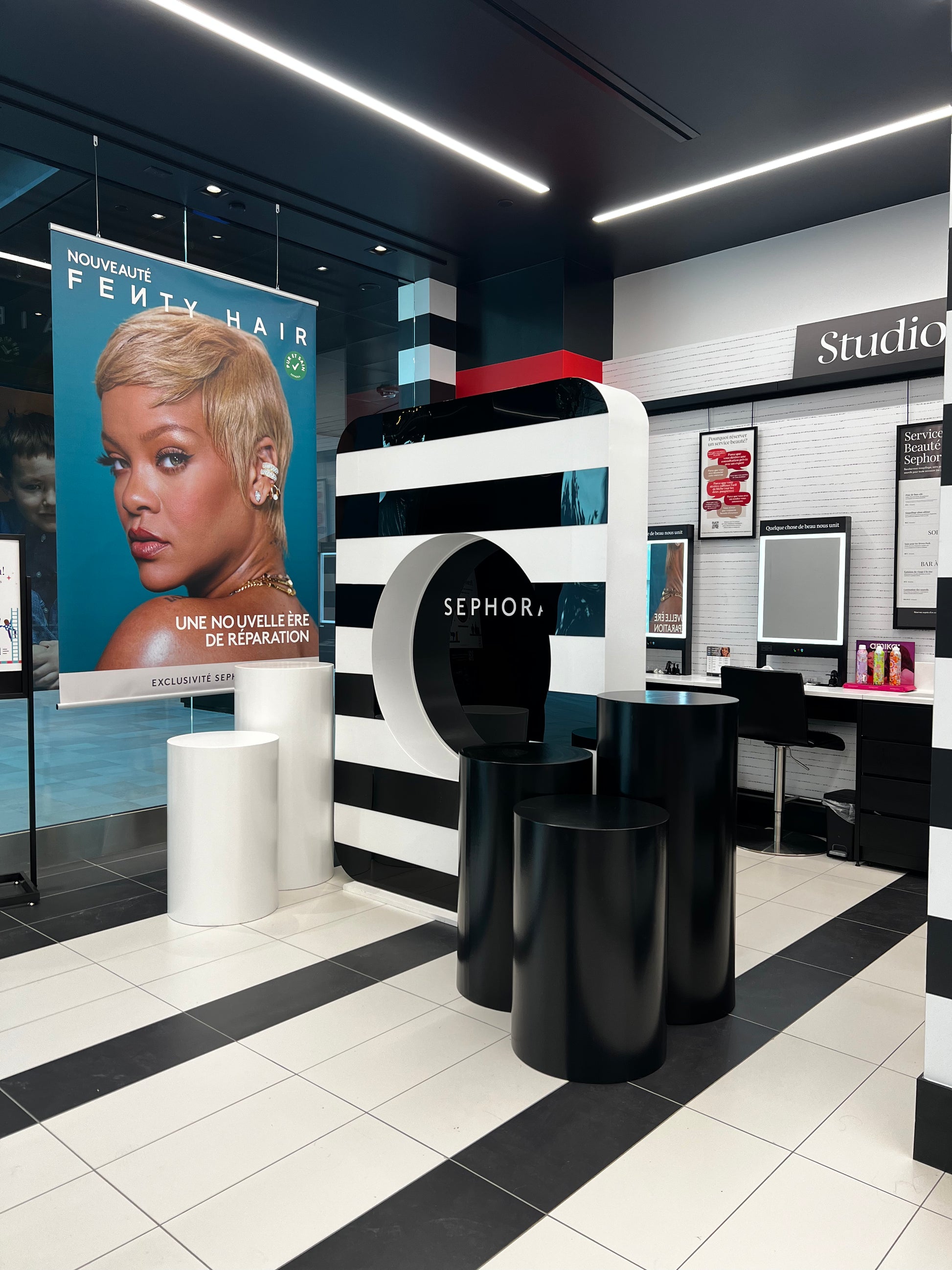 Premium event display and branded decor setup by Big Flowers MTL,