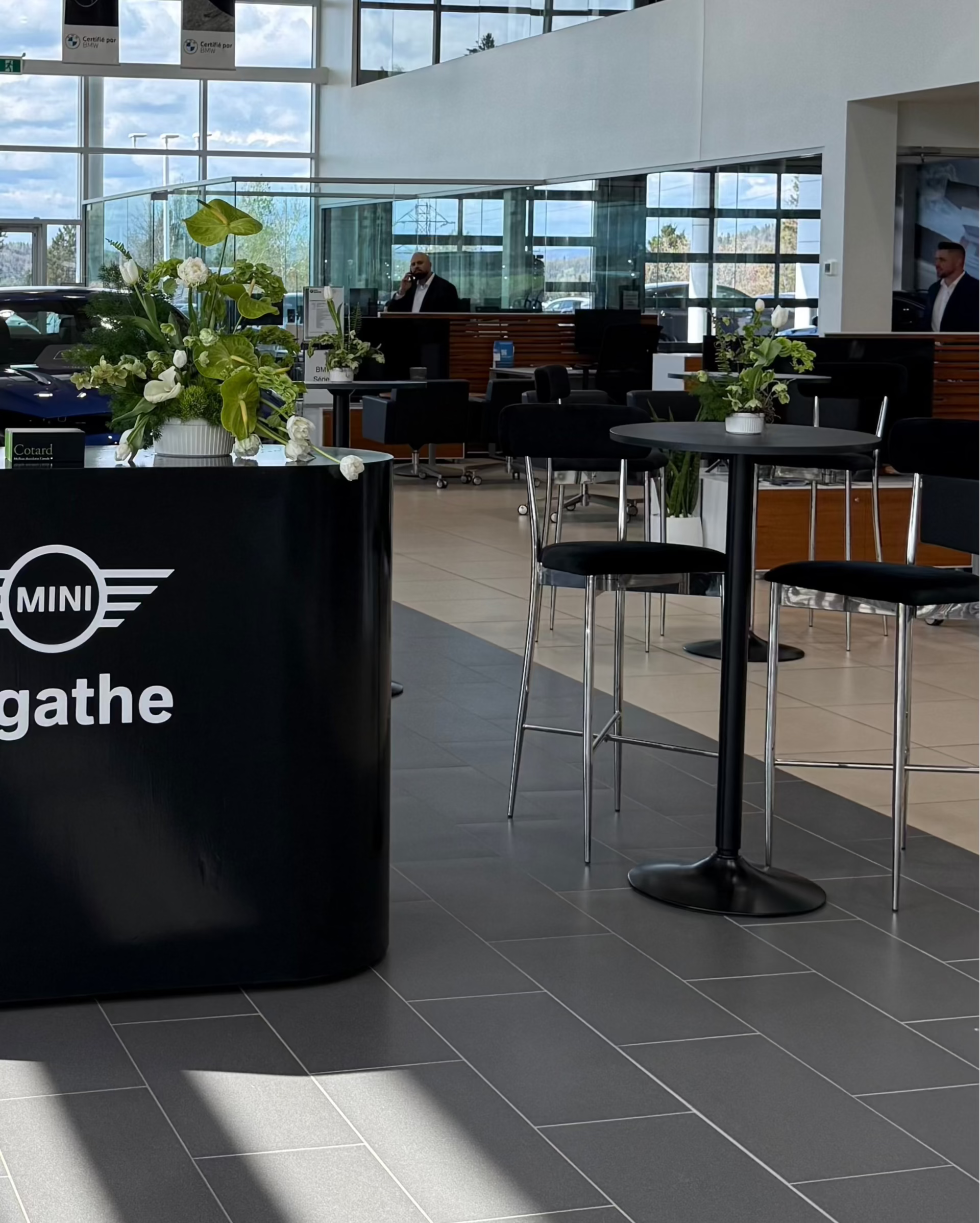 Glossy black bar - Contemporary event bar for brand activations, surrounded by modern decor