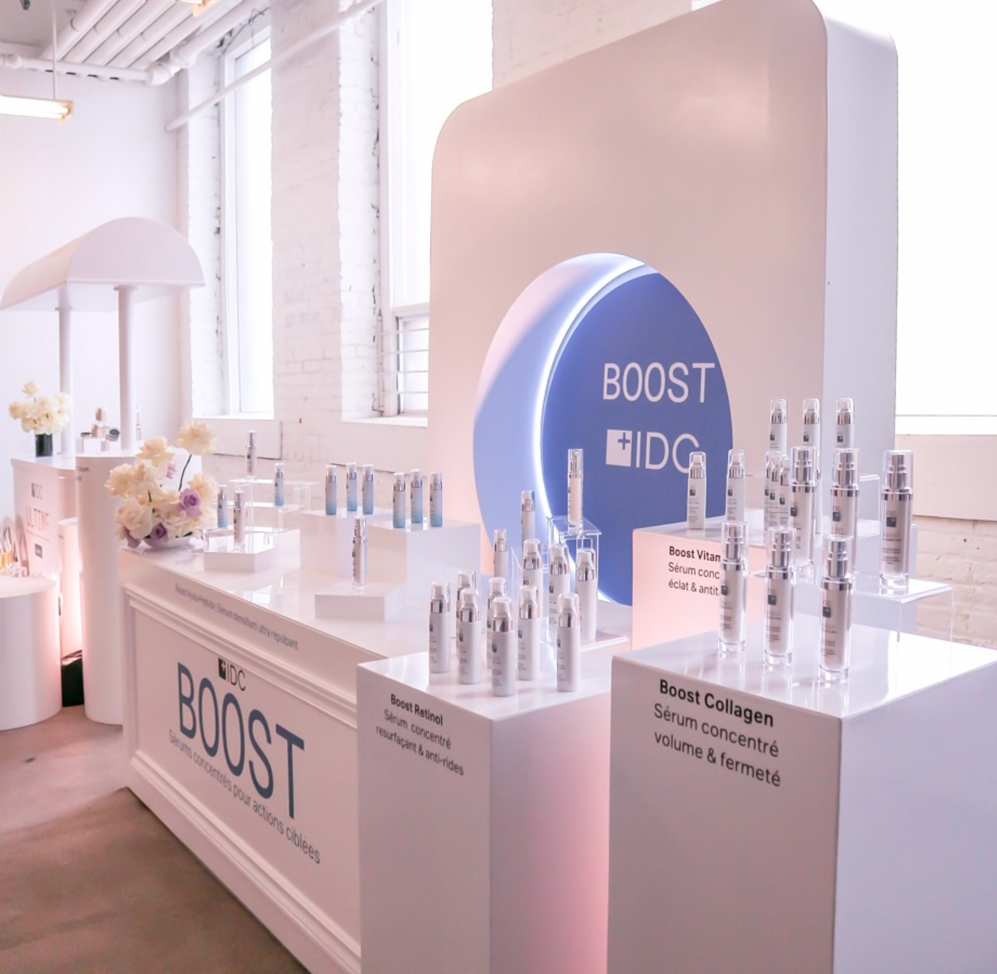 Branded pop-up display structure for retail and event marketing in Montreal.